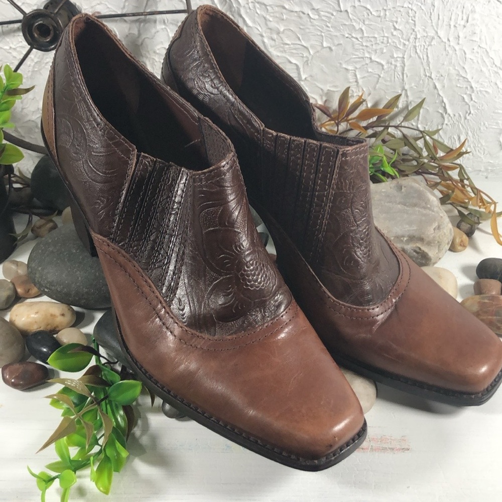 Antonio Mernio Ankle Heeled Bootie Embossed Tooled Leather Bendable Size 9 Boot - Picture 2 of 16